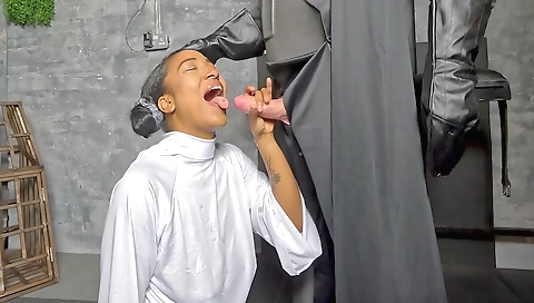 Shower hr nut up a stripp grooby