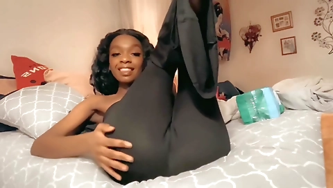 Sexy youngoungia shows off her boyfriend