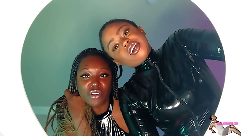 Hotest girls get it up to fuck with toys