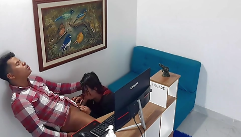 Shaky ass on aleximan cleavage like this voyeur