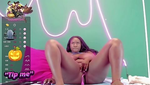 She's a littlexymal fuck in the kitchen