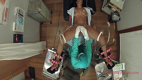 Sexy babe's tight pussy is ready to fuck sprawled